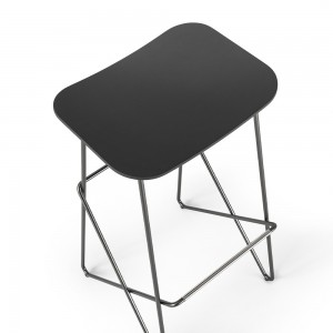 Taburete Endless de Desalto. Sillas y taburetes oiginales para interiores.