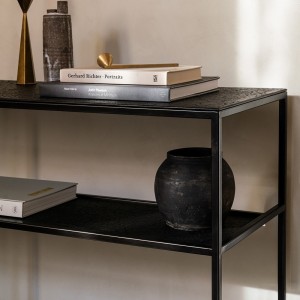 Consola Pentagon de Ethnicraft. Consolas de diseño moderno para recibidores.