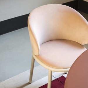 Silla Mun Tejido de Desalto. Sillas tapizadas. Muebles de diseño italiano.