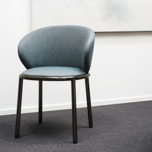 Silla Mun Tejido de Desalto. Sillas tapizadas. Muebles de diseño italiano.