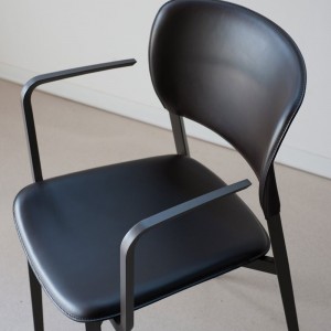 Sillón Ply Cuero Desalto