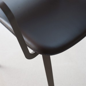 Sillón Ply Cuero Desalto