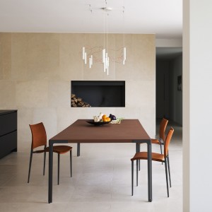 Silla elegante Sand tapizada para comedor de Desalto. Sillas modernas.