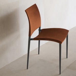 Silla elegante Sand tapizada para comedor de Desalto. Sillas modernas.