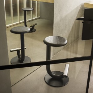 Taburete alto Strong Desalto. Muebles originales para salones. Diseño italiano.