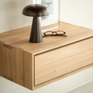 Mesita noche Nordic II suspendida de Ethnicraft. Mobiliario para dormitorio. Mesitas de noche modernas.