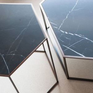 Mesa Auxiliar Hexagon Cerámica Desalto. Mesita baja de diseño italiano.