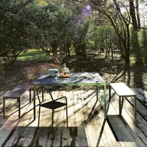 Mesa Helsinki 35 Outdoor de Desalto. Mesas modernas para el aire libre.