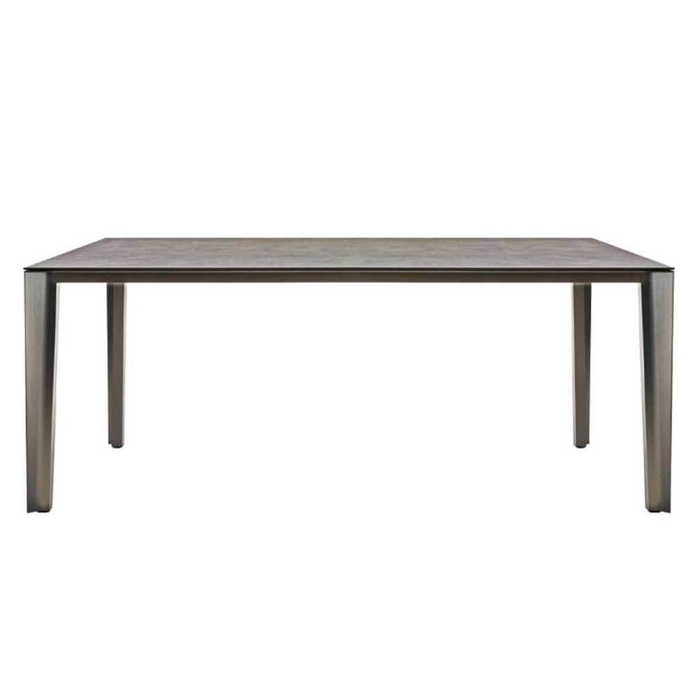 Mesa Skin Outdoor Desalto. Mesas de diseño italiano ideal para jardines.