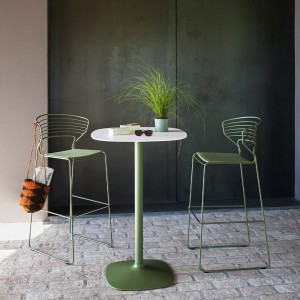 Taburete Koki Wire Outdoor Desalto. Taburete moderno para terraza o bar.