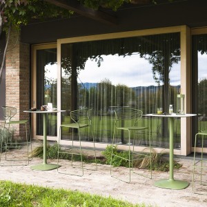 Taburete Koki Wire Outdoor Desalto. Taburete moderno para terraza o bar.