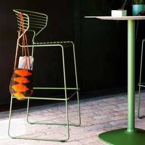 Taburete Koki Wire Outdoor Desalto. Taburete moderno para terraza o bar.