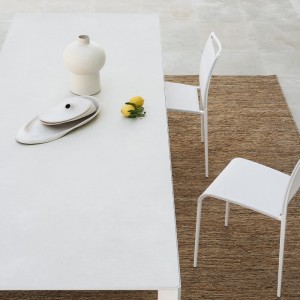 Silla original Sand Light Outdoor de Desalto. Silla ideal para jardines.