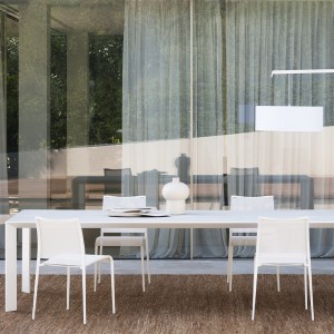 Silla original Sand Light Outdoor de Desalto. Silla ideal para jardines.