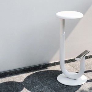 Taburete Strong Desalto para exterior. Diseño italiano de taburetes bar.