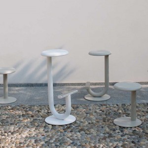 Taburete Strong Desalto para exterior. Diseño italiano de taburetes bar.