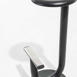 Taburete Strong Desalto para exterior. Diseño italiano de taburetes bar.