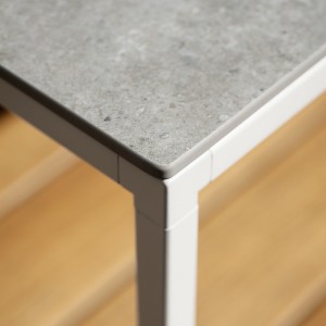 Mesa Auxiliar Helsinki 15 Outdoor Desalto. Mesa auxiliar para terraza.