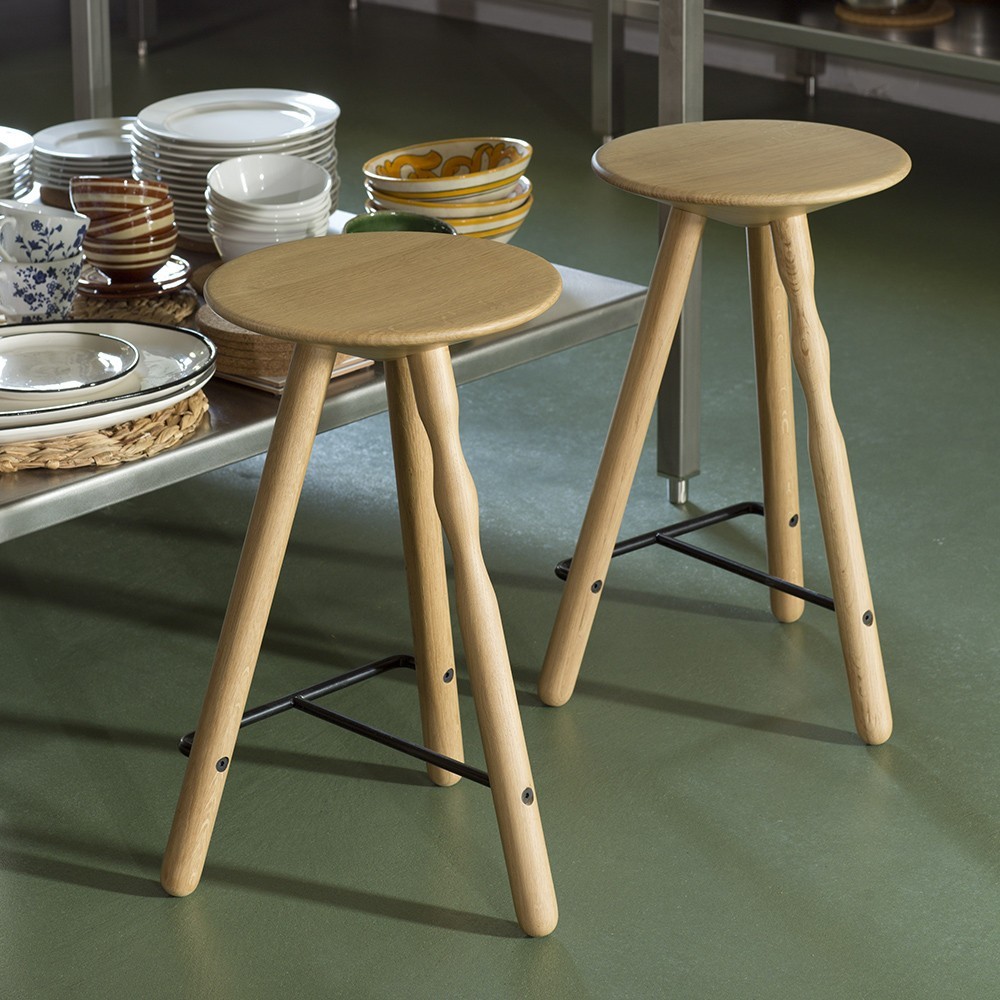 Taburete Taburete Luco de Mobles 114. Diseño moderno de taburete para interiores.