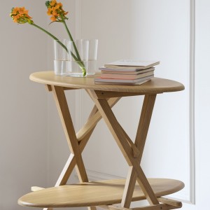 Mesa auxiliar Jujol 1920 de Mobles 114. Mobiliario de diseño.