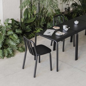 Mesa Tube cuadrada Mobles 114. Mesa moderna ideal para salón o jardín.