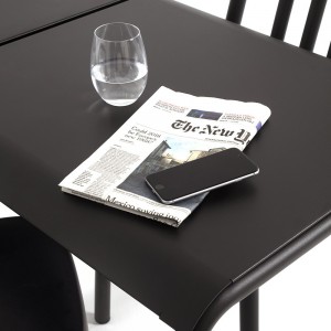Mesa Tube cuadrada Mobles 114. Mesa moderna ideal para salón o jardín.