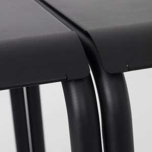 Mesa Tube cuadrada Mobles 114. Mesa moderna ideal para salón o jardín.