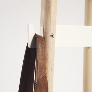 Perchero pie Forc de Mobles 114. Complementos originales para interiores.