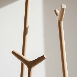 Perchero pie Forc de Mobles 114. Complementos originales para interiores.