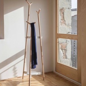 Perchero pie Forc de Mobles 114. Complementos originales para interiores.