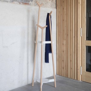 Perchero pie Forc de Mobles 114. Complementos originales para interiores.