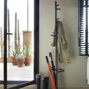 Perchero-Paragüero Taiga Mobles 114. Complemento ideal para espacios interiores.