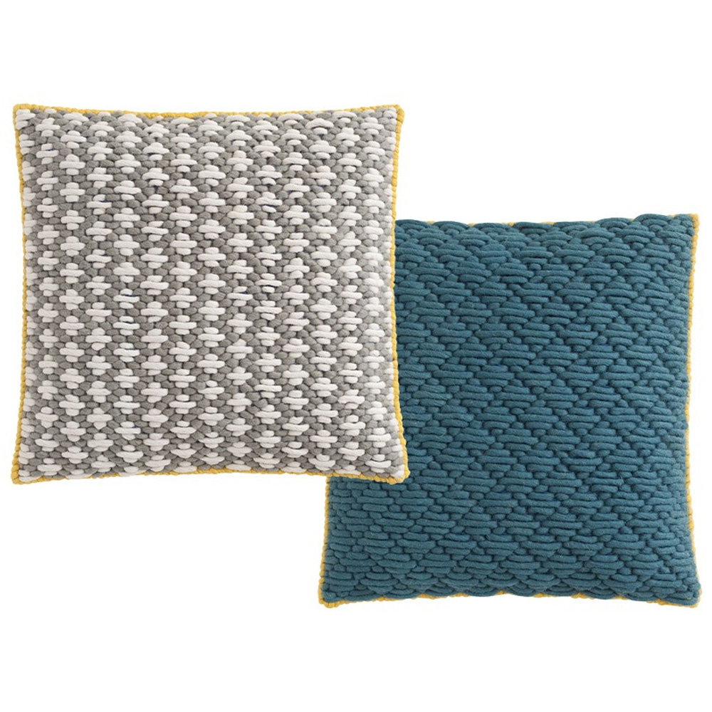 Cojín Silai cuadrado Light grey-blue de GAN. Alfombras modernas.