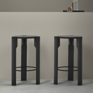 Taburete alto Domus Omelette ed. Tabuete ideal para ambientes interiores.