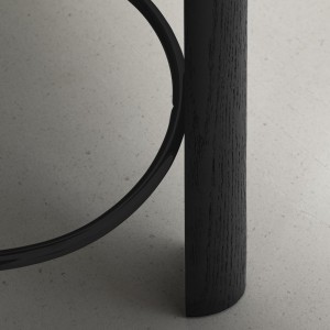 Taburete alto Domus Omelette ed. Tabuete ideal para ambientes interiores.