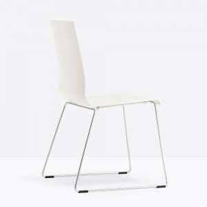 Silla Kuadra 1331/1328 de Pedrali. Sillas de diseño. Sillas de madera contrachapada.