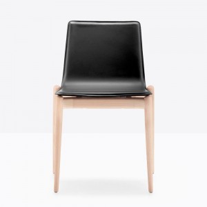 Silla Malmo 392 de Pedrali. Sillas de diseño. Sillas tapizadas en cuero.