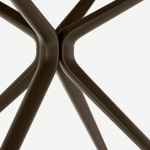 Mesa Moai Cuadrada perfecta para espacios exteriores de Fast. Mesas para terrazas.