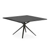 Mesa cuadrada Aluminio moteado Moai de Fast es perfecta para espacios exteriores.