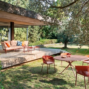 Mesa baja Aluminio 4 patas Mosaiko de Fast moderna perfecta para ambientes exteriores.