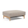 Puff Malloy Wood de Innovation Living. Diseño moderno y elegante ideal para salones.