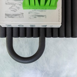 Mesa centro Pipelines para salón de Mogg. Mesas de diseño original y auténtico.