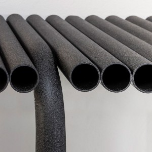 Mesa centro Pipelines para salón de Mogg. Mesas de diseño original y auténtico.