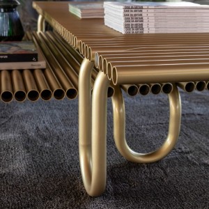 Mesa centro Pipelines para salón de Mogg. Mesas de diseño original y auténtico.