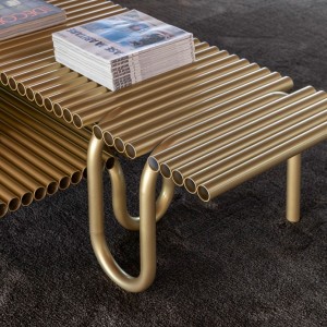 Mesa centro Pipelines para salón de Mogg. Mesas de diseño original y auténtico.