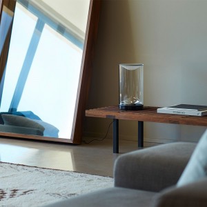 Lámpara moderna y delicada de centro de mesa Eva o EVE de Foster+Partners y Lumina.