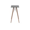 Mesa cuadrada alta Faz Wood para bar y taburetes Vondom
