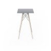 Mesa cuadrada alta Faz Wood para bar y taburetes Vondom