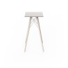 Mesa cuadrada alta Faz Wood para bar y taburetes Vondom