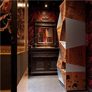 Aparador alto Riddled Totem Horm